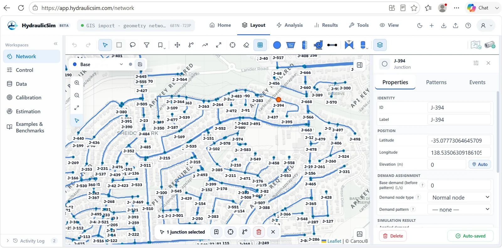 HydraulicSim GIS water-distribution network editor showing pipes, junctions, map context and model properties